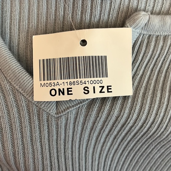 NWT Brandy Melville Paige V-Neck Top - Picture 5 of 5